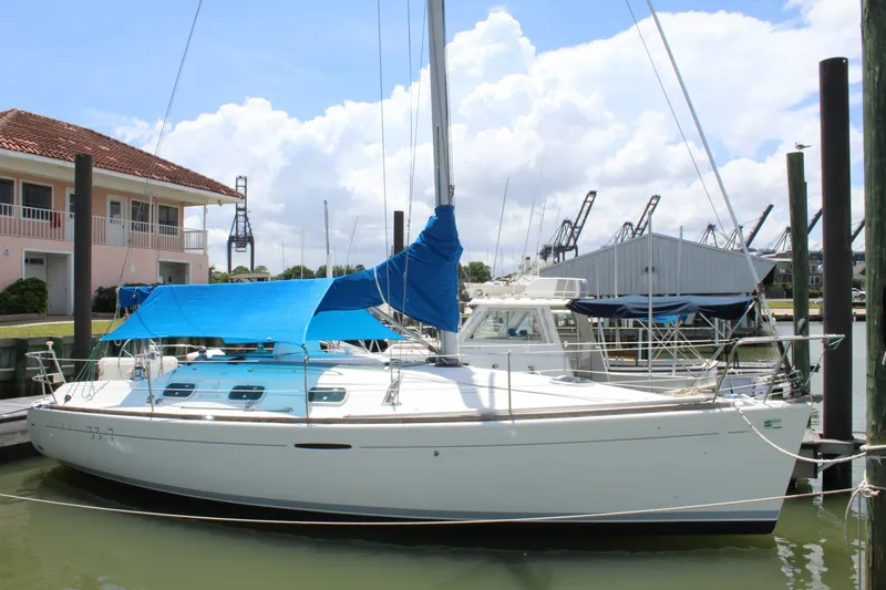 Slide: The Image of Beneteau First 33.7 2000 - 7467787