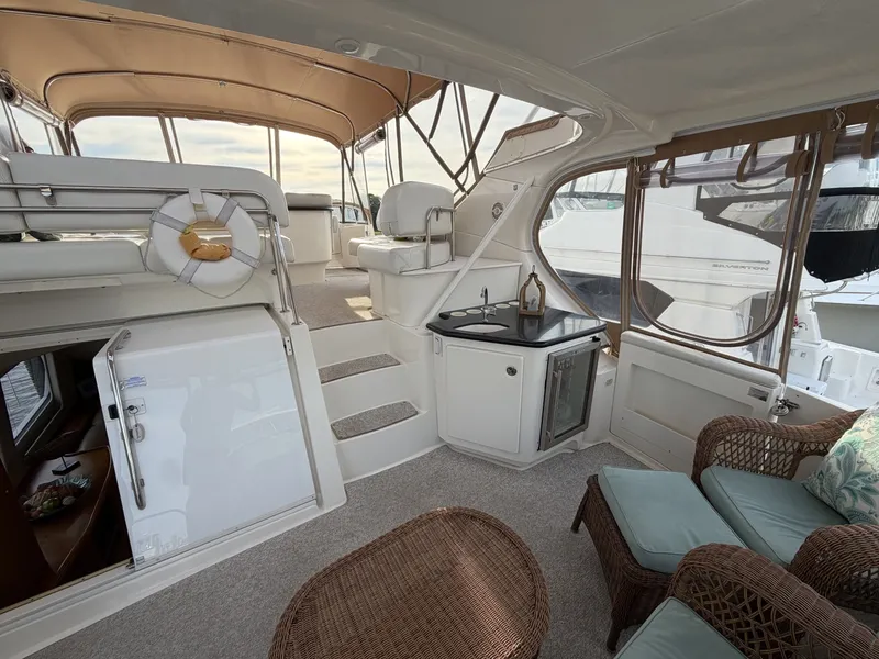 Slide: The Image of Silverton 43 Motor Yacht 2002 - 7468223
