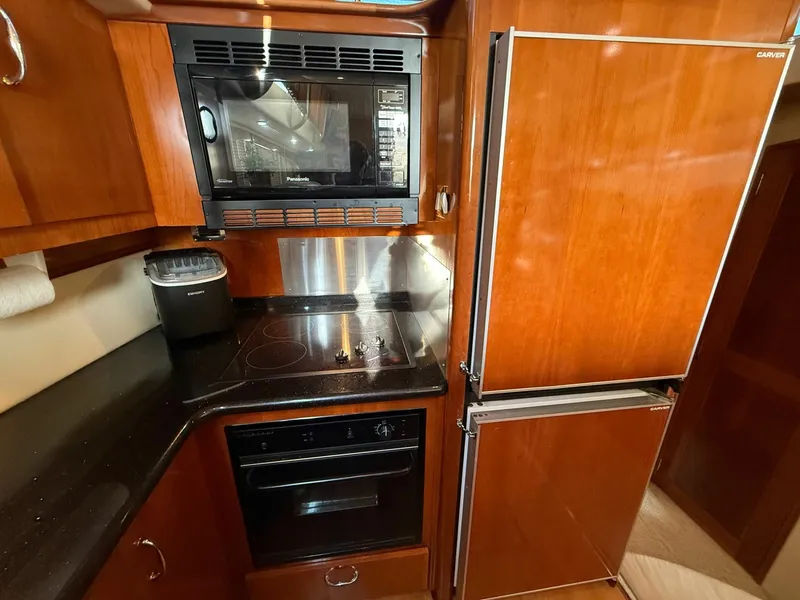 Slide: The Image of Carver Yachts 46 2003 - 7468527