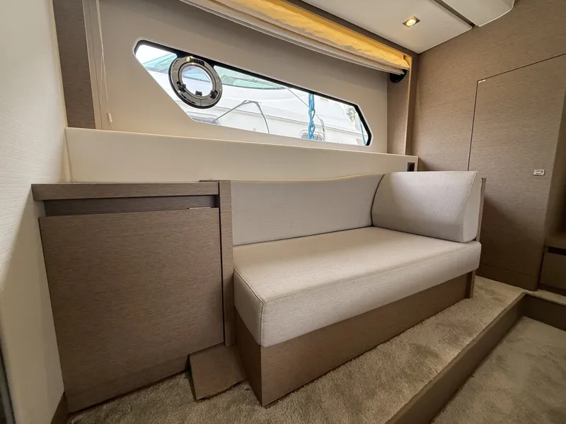 Slide: The Image of Prestige 460 2018 - 7506948