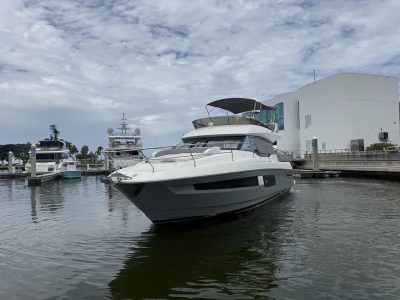 Slide: The Image of Prestige 460 2018 - 7506903