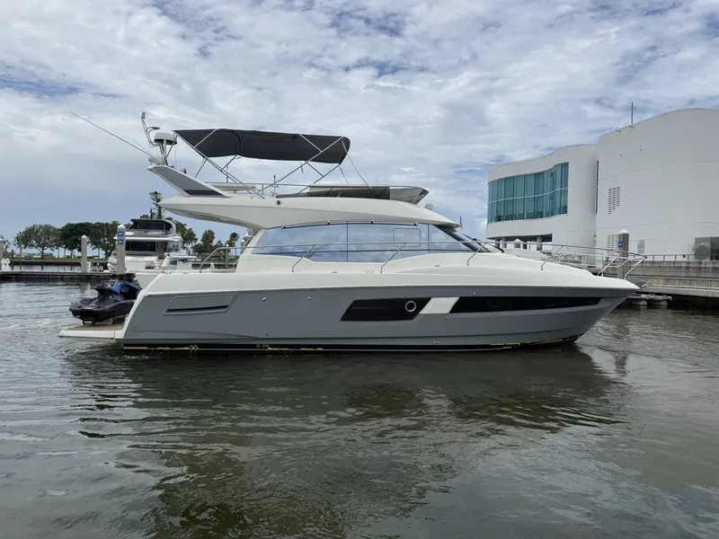 Slide: The Image of Prestige 460 2018 - 7506911