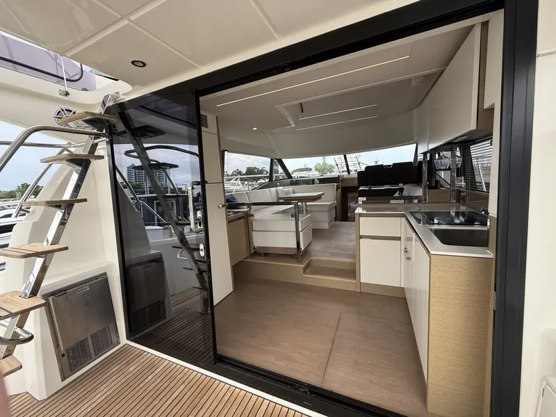 Slide: The Image of Prestige 460 2018 - 7506923
