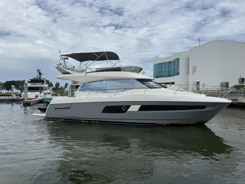 Slide: The Image of Prestige 460 2018 - 7506910