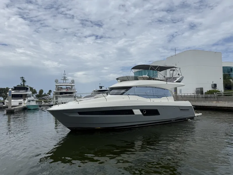 Slide: The Image of Prestige 460 2018 - 7506901