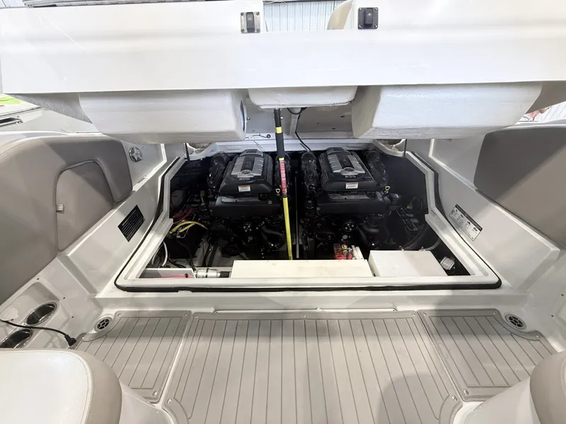 Slide: The Image of Crownline Boats E30 2018 - 7531333
