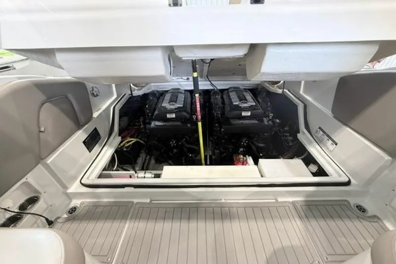 Slide: The Image of Crownline Boats E30 2018 - 7507573