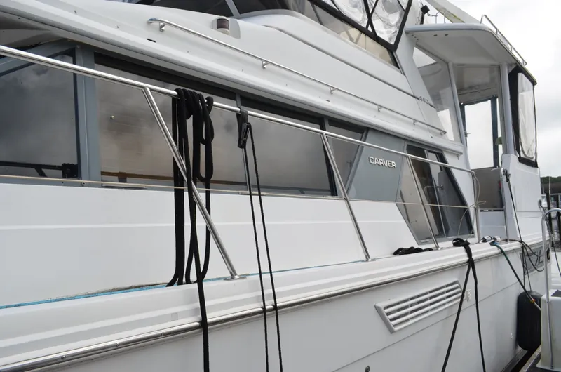 Slide: The Image of Carver Yachts 440 Motor Yacht 1996 - 7507681