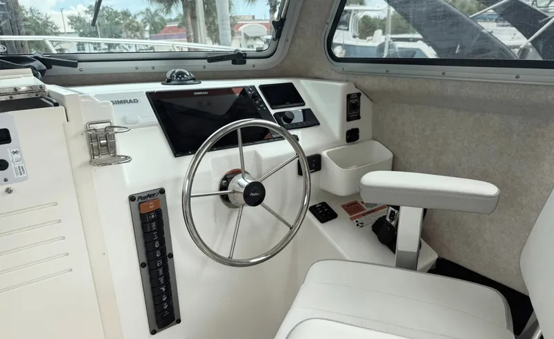 Slide: The Image of Parker Marine 2520 XLD 2023 - 7509376
