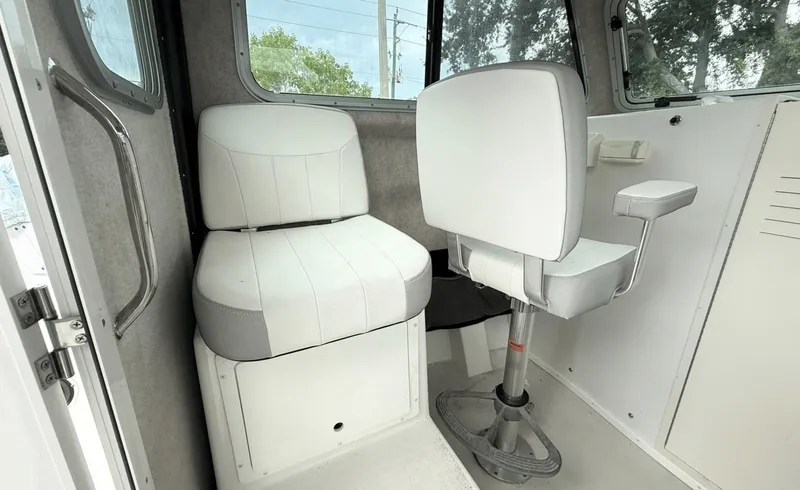 Slide: The Image of Parker Marine 2520 XLD 2023 - 7509375