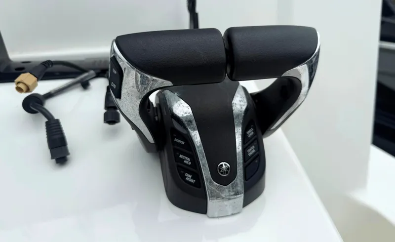 Slide: The Image of Parker Marine 2520 XLD 2023 - 7509366