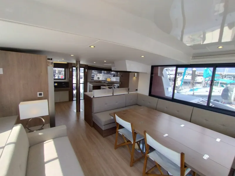 Slide: The Image of 2023 Bali 4.8 salon - 7510437