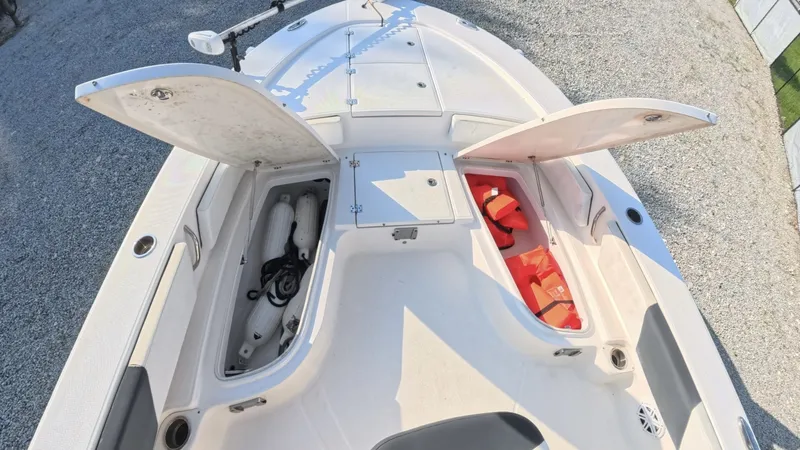 Slide: The Image of Robalo 246 Cayman 2021 - 7509492