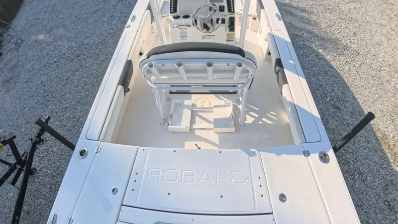 Slide: The Image of Robalo 246 Cayman 2021 - 7509497