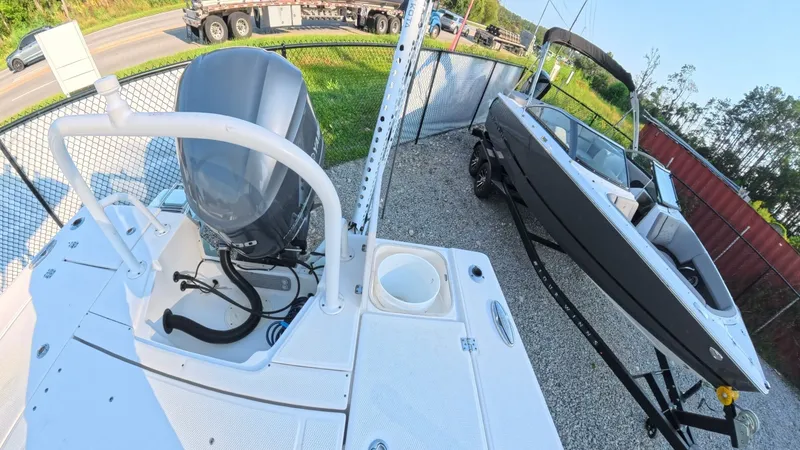 Slide: The Image of Robalo 246 Cayman 2021 - 7509499