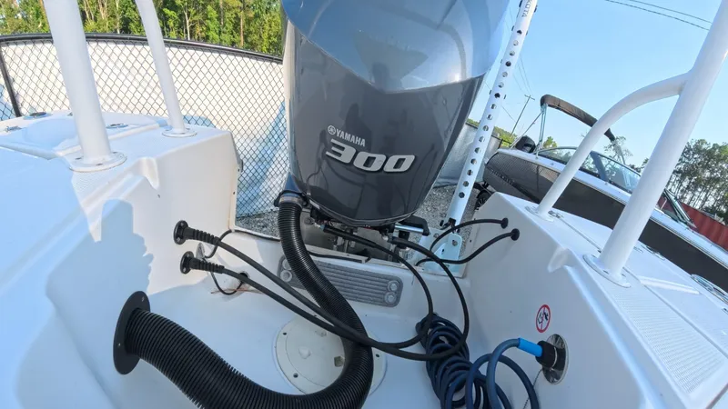 Slide: The Image of Robalo 246 Cayman 2021 - 7509500