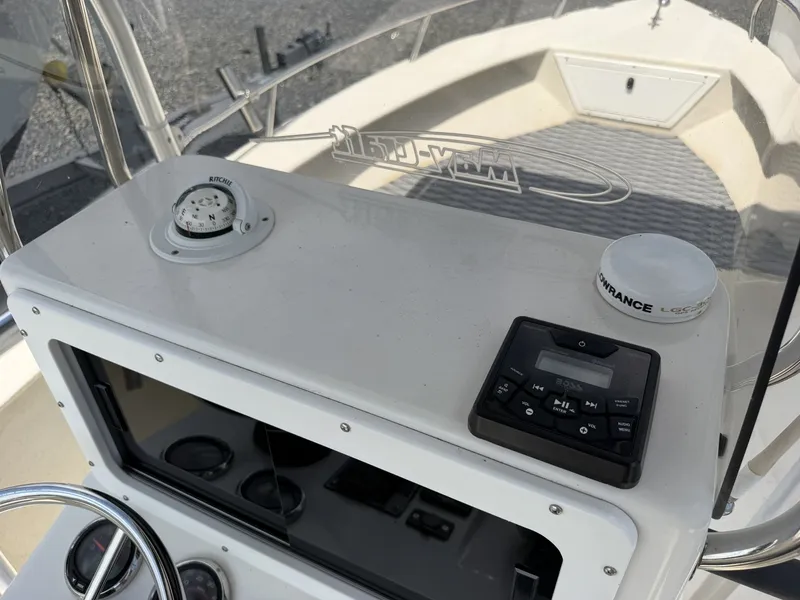 Slide: The Image of May-Craft 1800 Center Console 2016 - 7510457