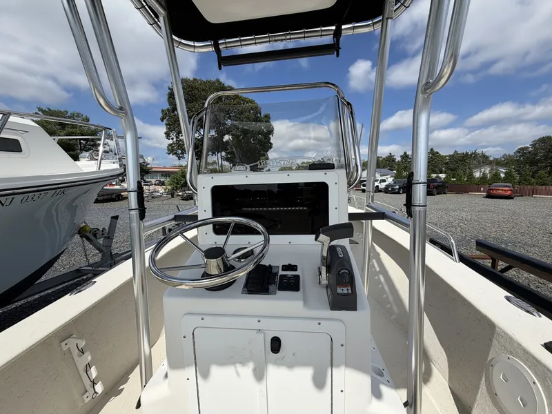 Slide: The Image of May-Craft 1800 Center Console 2016 - 7510454