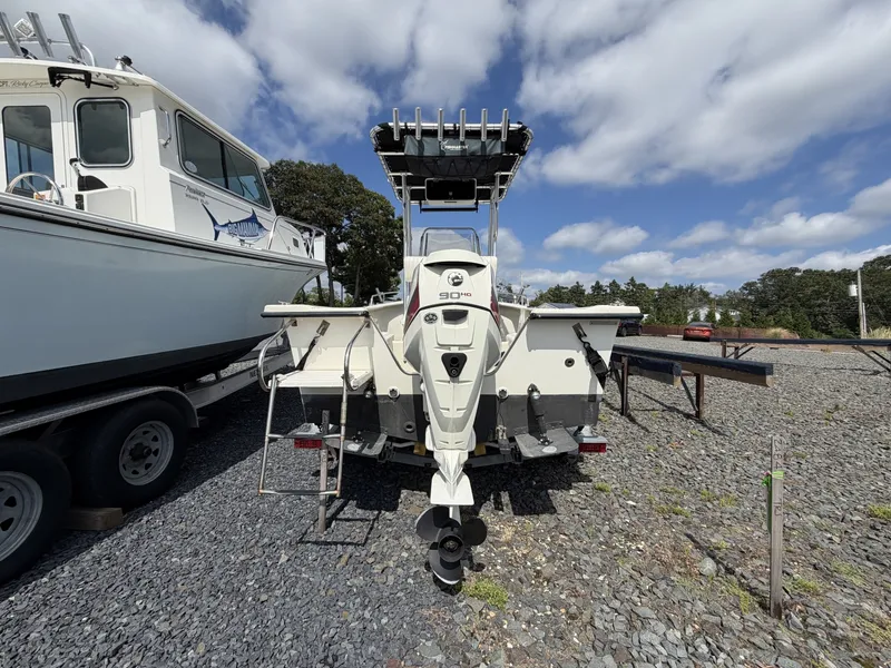 Slide: The Image of May-Craft 1800 Center Console 2016 - 7510450