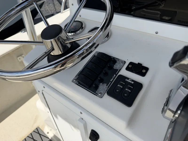 Slide: The Image of May-Craft 1800 Center Console 2016 - 7510455
