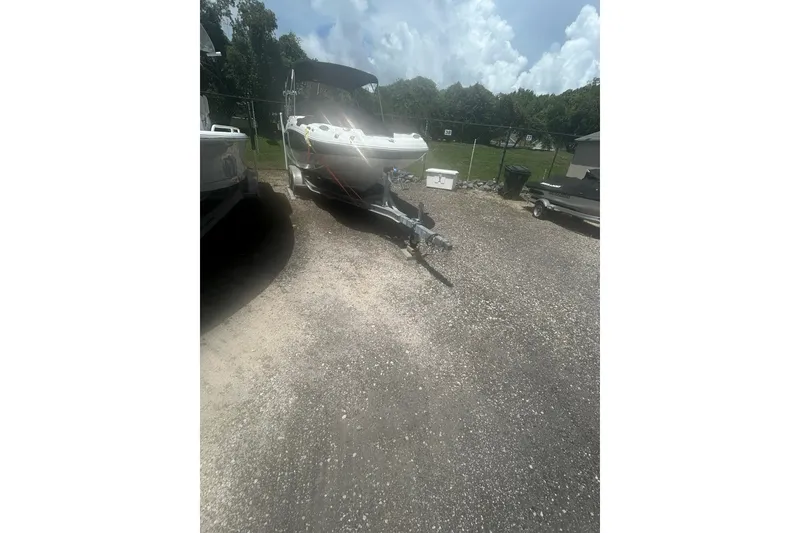 Slide: The Image of Hurricane Sundeck 2200 OB 2022 - 7510492