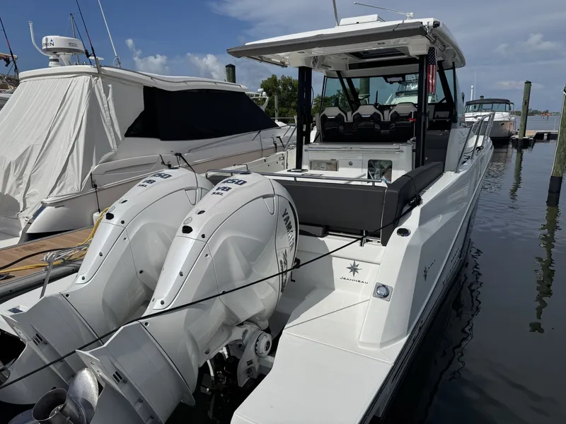Slide: The Image of Jeanneau Leader 10.5 WA 2026 - 7521500