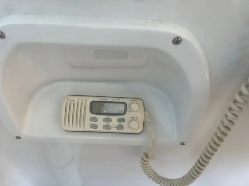 Slide: The Image of ICOM VHF - 7511734