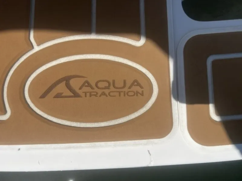 Slide: The Image of Aqua Traction - 7511733