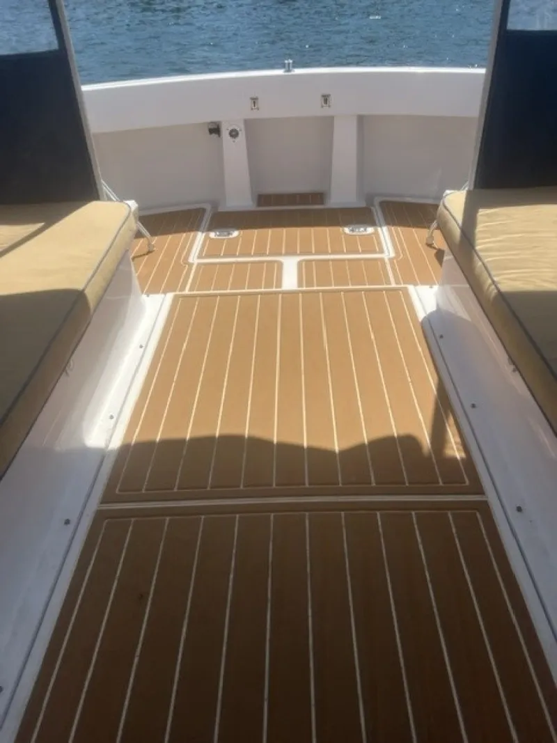 Slide: The Image of Thru To Cockpit - 7511725
