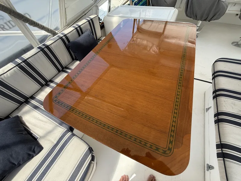 Slide: The Image of Dining Table On FB - 7512225