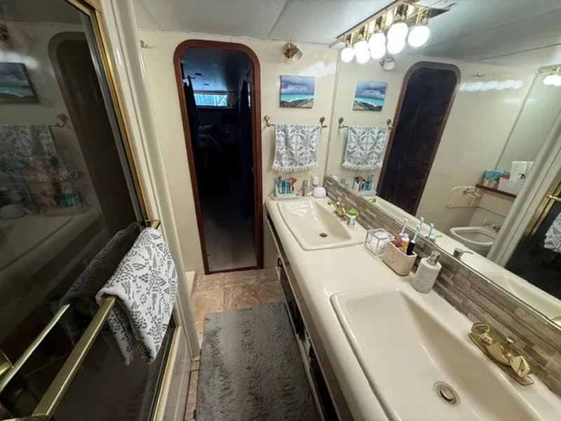 Slide: The Image of Master Head Looking Aft - 7512213