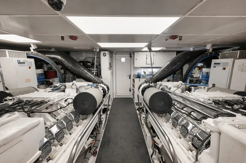 Slide: The Image of Westport Raised Pilothouse MY 2003 - 7519027