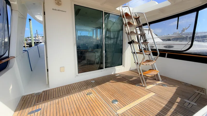 Slide: The Image of Beneteau SWIFT TRAWLER 42 2006 - 7517677