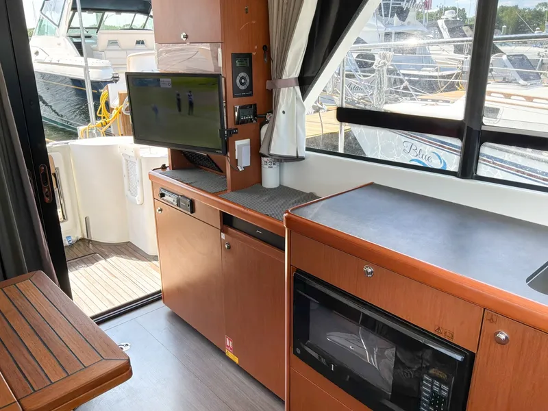 Slide: The Image of Beneteau SWIFT TRAWLER 30 2017 - 7518097