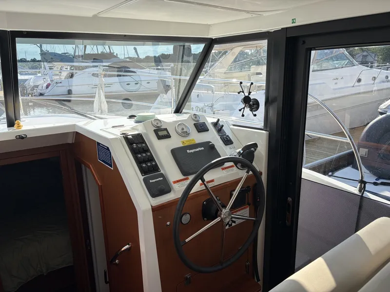 Slide: The Image of Beneteau SWIFT TRAWLER 30 2017 - 7518120