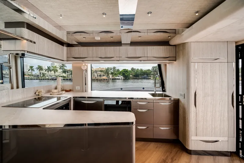 Slide: The Image of Galeon 620 FLY 2027 - 8051272