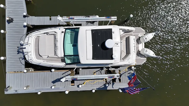 Slide: The Image of Sea Ray 320 Sundancer 2023 - 7522979