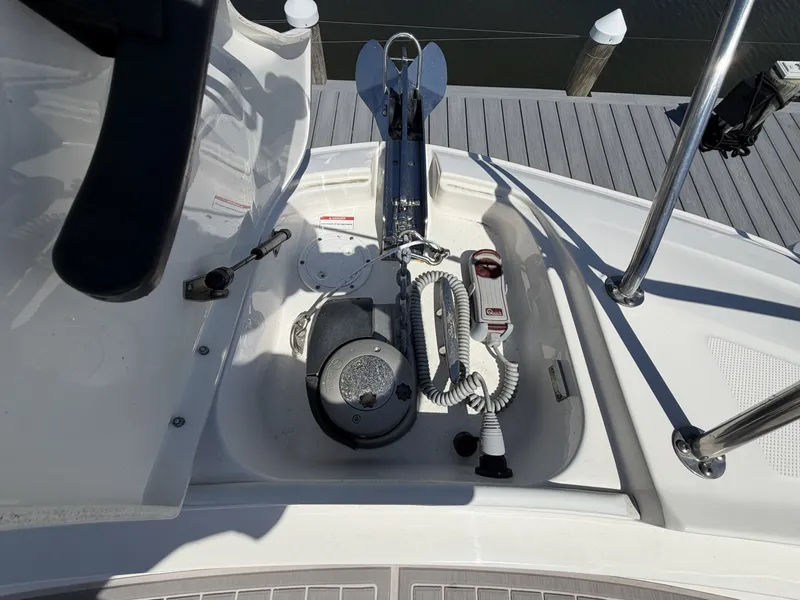 Slide: The Image of Sea Ray 320 Sundancer 2023 - 7522995