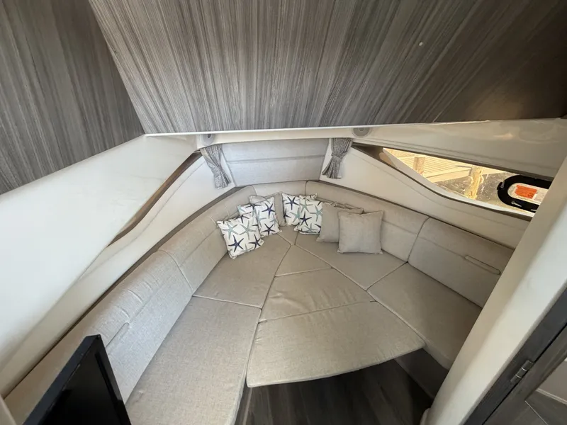 Slide: The Image of Sea Ray 320 Sundancer 2023 - 7522997