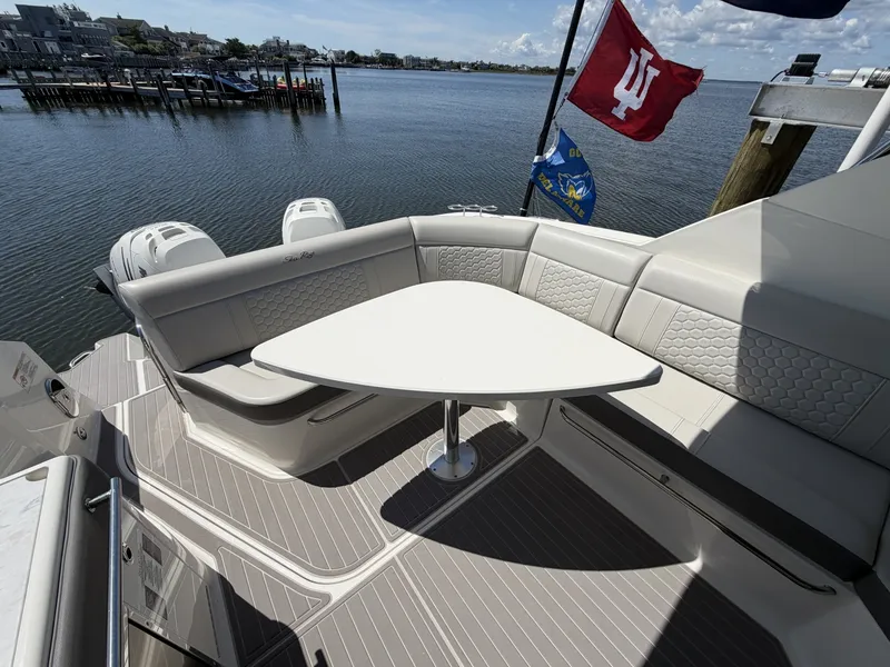 Slide: The Image of Sea Ray 320 Sundancer 2023 - 7522967