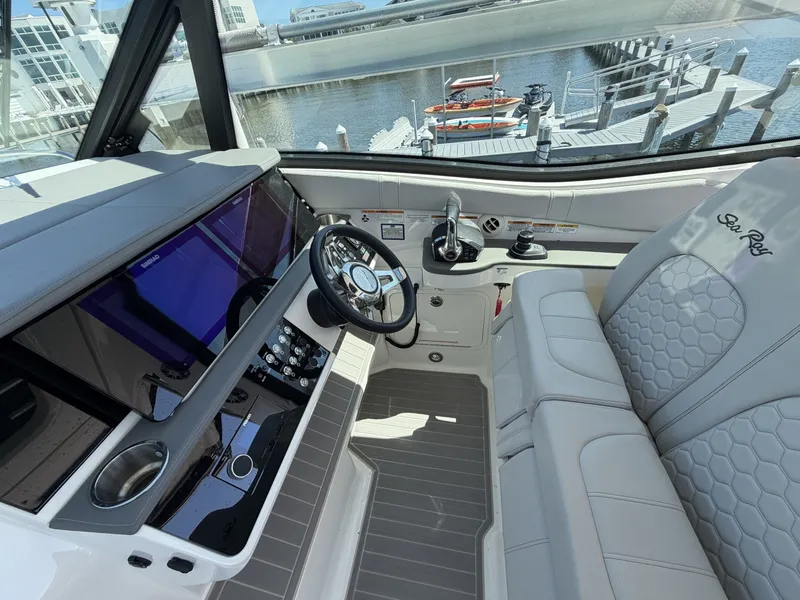 Slide: The Image of Sea Ray 320 Sundancer 2023 - 7522991