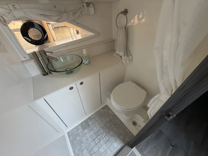 Slide: The Image of Sea Ray 320 Sundancer 2023 - 7522998