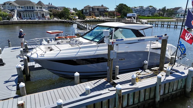 Slide: The Image of Sea Ray 320 Sundancer 2023 - 7523004