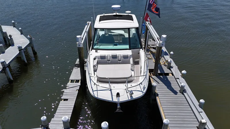 Slide: The Image of Sea Ray 320 Sundancer 2023 - 7522975