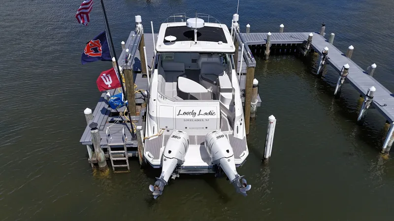 Slide: The Image of Sea Ray 320 Sundancer 2023 - 7522978