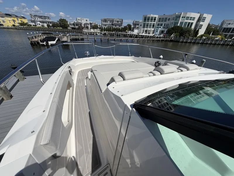 Slide: The Image of Sea Ray 320 Sundancer 2023 - 7522993