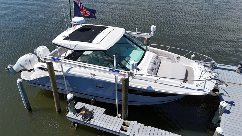 Slide: The Image of Sea Ray 320 Sundancer 2023 - 7522976