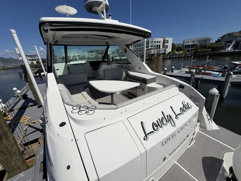 Slide: The Image of Sea Ray 320 Sundancer 2023 - 7522983