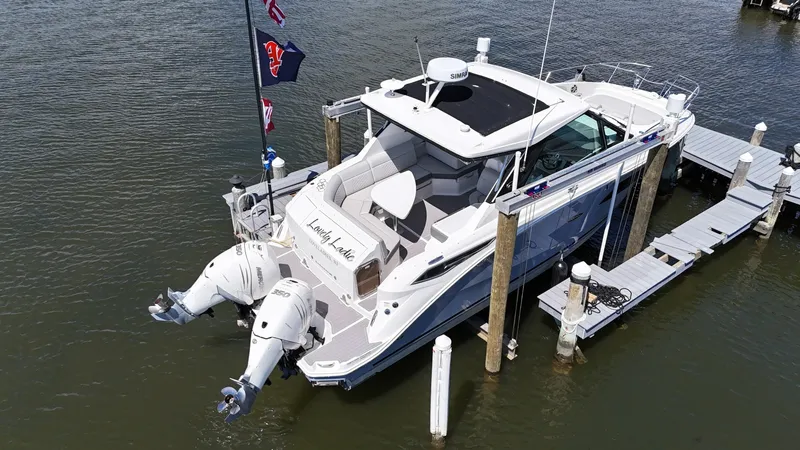 Slide: The Image of Sea Ray 320 Sundancer 2023 - 7522977