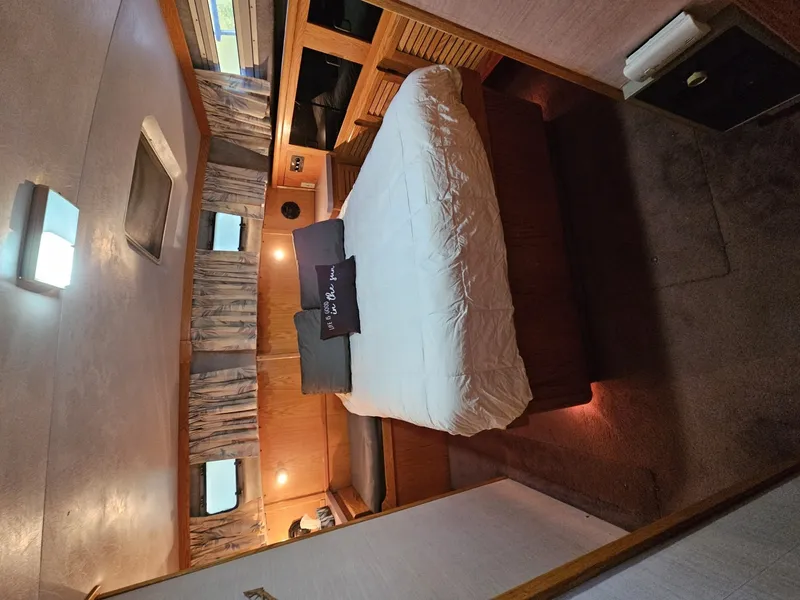 Slide: The Image of Silverton 40 Aft Cabin 1988 - 7525954